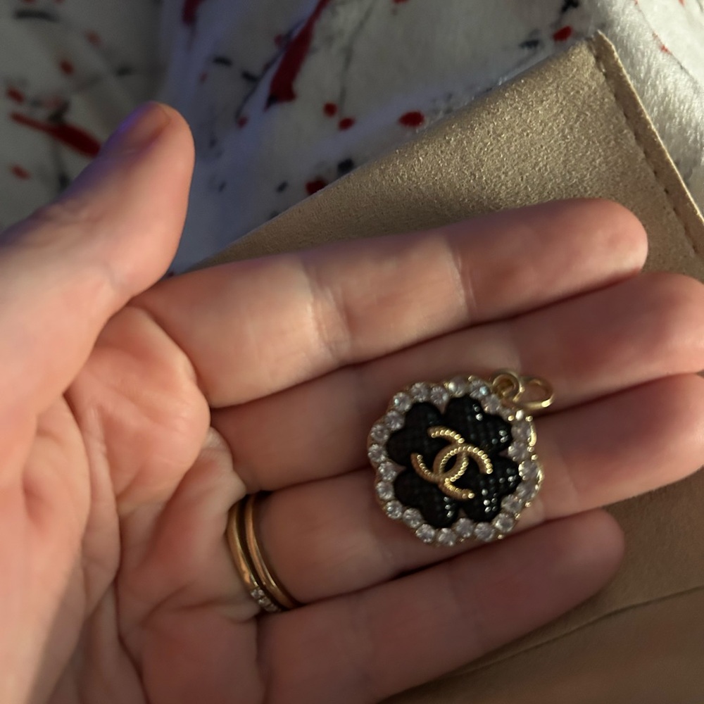 CC Black and Gold Pendant - Picture 2 of 3